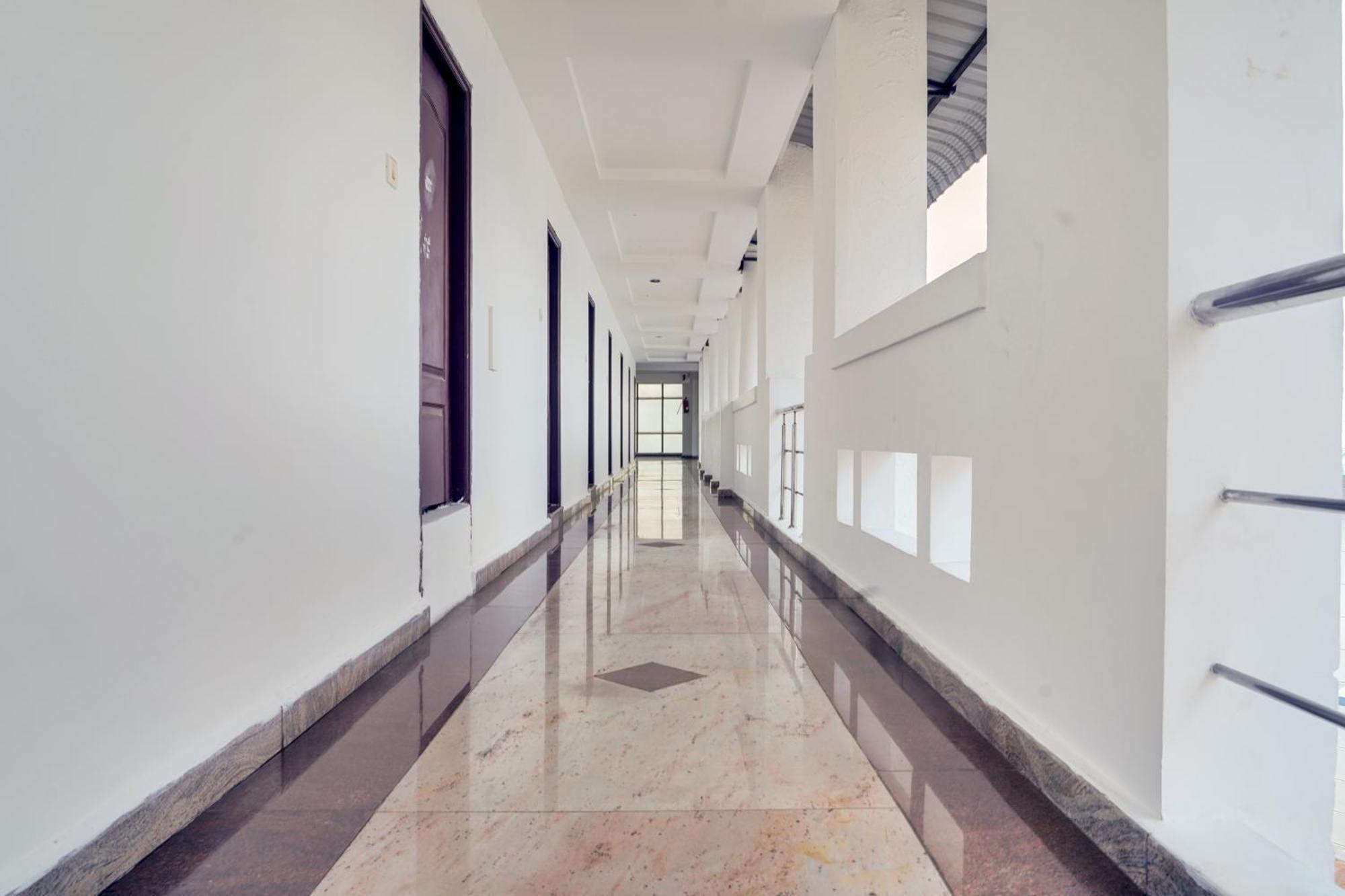 Collection O Coastal Grand Kurunji Meredian Hotel โกไดกานัล ภายนอก รูปภาพ